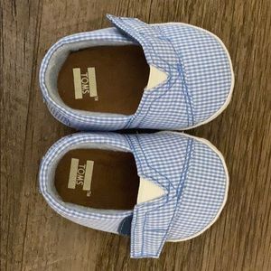 Tons baby shoes